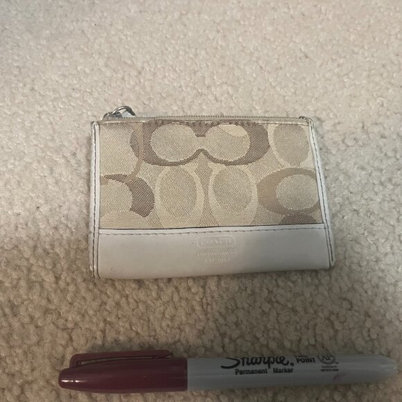 GUC white Coach Card case - Picture 2 of 5